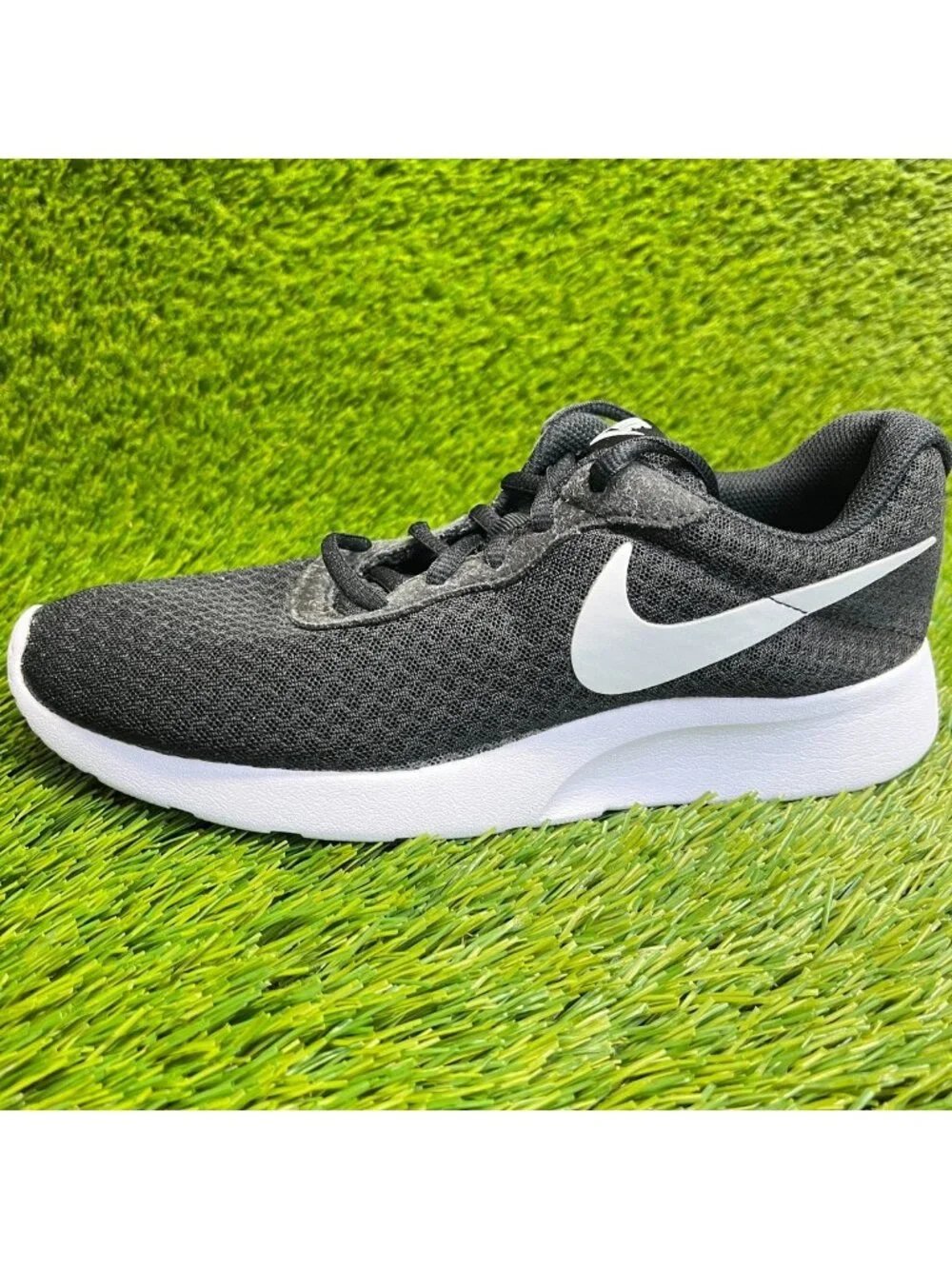 Nike Tanjun Womens Size 7.5 Black White Athletic Running Walking Shoes Sneakers